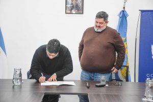 Verbes: “La firma de este Convenio Colectivo de Trabajo es un hecho histórico para Santa Cruz”