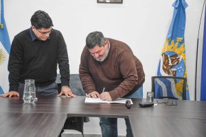 Verbes: “La firma de este Convenio Colectivo de Trabajo es un hecho histórico para Santa Cruz”