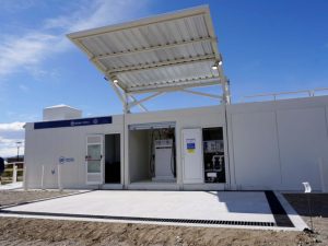 El gobernador Claudio Vidal recorrió la nueva estación de servicio EPA de Lago Posadas
