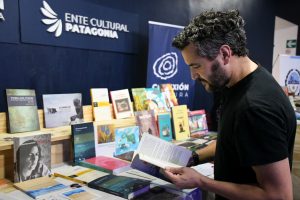 Guajardo y Arroyo hicieron vibrar Voces en Escena en la Feria del Libro