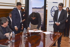Jaime Álvarez, tras la firma de cesión de las 10 áreas hidrocarburíferas: “Queremos que las inversiones se traduzcan en desarrollo”