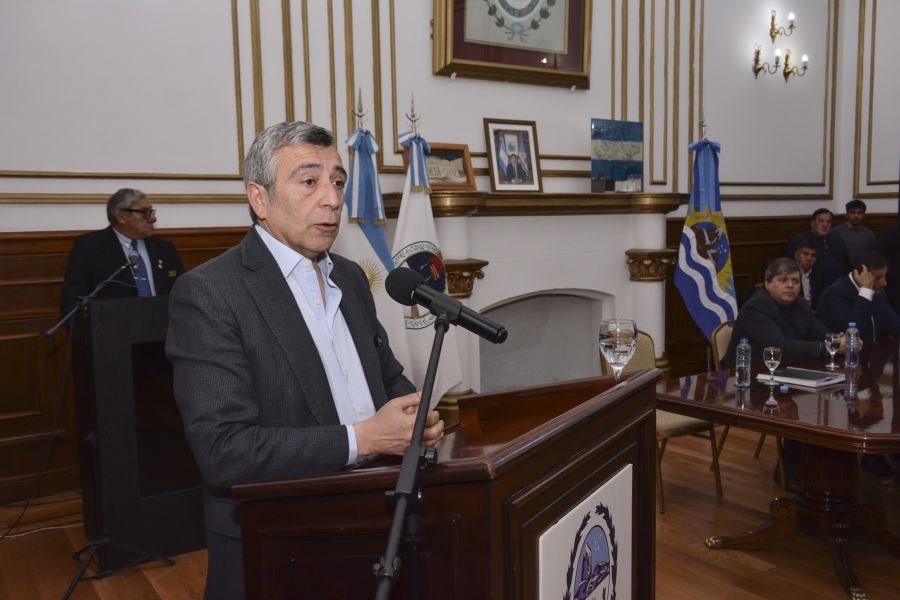 Jaime Álvarez, tras la firma de cesión de las 10 áreas hidrocarburíferas: “Queremos que las inversiones se traduzcan en desarrollo”