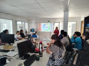 Impulso Productivo: Realizaron capacitación sobre cooperativas para mujeres de merenderos en Río Gallegos
