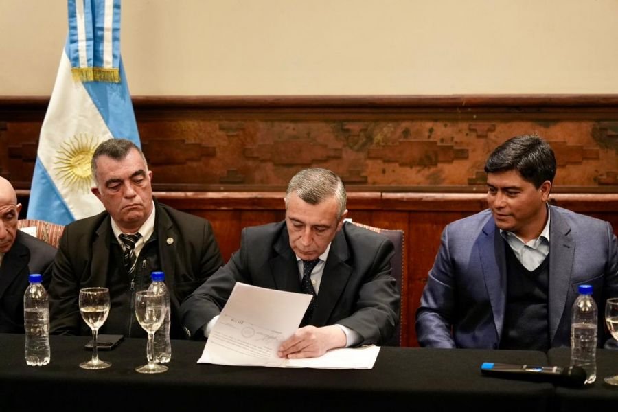 Álvarez: “Este es uno de los mejores acuerdos firmados en el país”