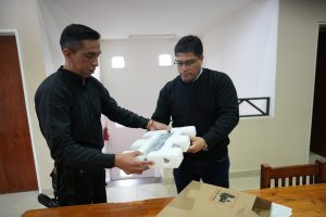 El gobernador Claudio Vidal entregó equipamiento informático a fuerzas de seguridad en El Calafate