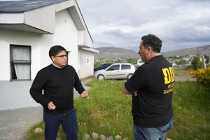 El gobernador Claudio Vidal entregó equipamiento informático a fuerzas de seguridad en El Calafate