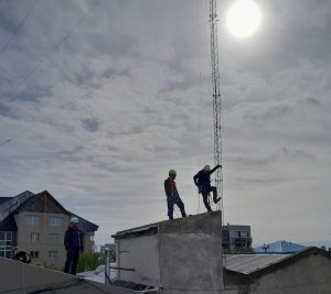 Personal de Telecomunicaciones realizó desmontaje de antena en desuso en Río Gallegos
