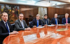 Vidal firmó con Nación la reducción de retenciones al crudo convencional