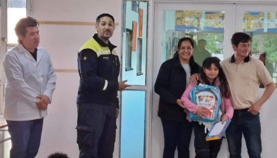 Niña de Lago Posadas fue premiada como la más lectora de Desafío Leer