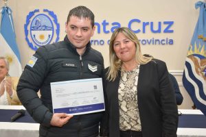 El Gobierno de Santa Cruz entregó certificados de la Capacitación en Compras y Contrataciones Públicas