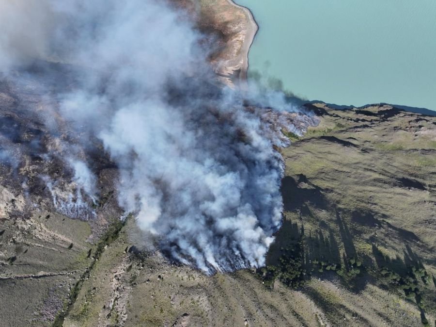 Incendio forestal en El Chaltén: Realizan operativo conjunto para contener el avance del fuego