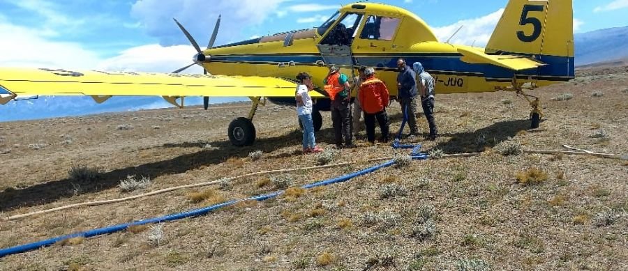 Incendio en el Parque Nacional Los Glaciares: se suma el avión hidrante al operativo