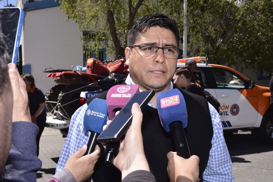 Claudio Vidal encabeza el operativo que partió a El Chaltén para sofocar el incendio forestal que afecta a la zona