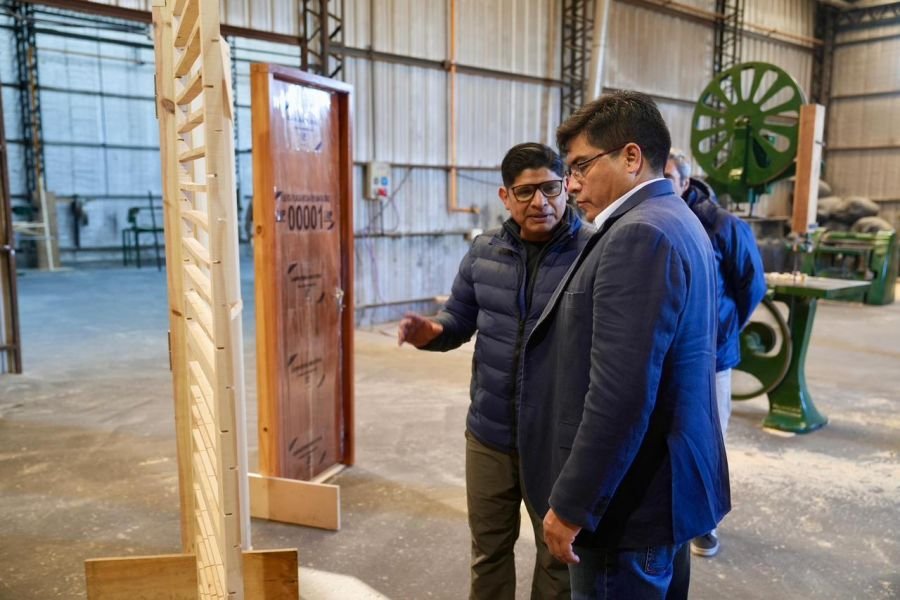 Ya está lista la primera producción de puertas placa realizadas por Santa Cruz Puede