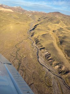 Vidal continúa su agenda de trabajo en Perito Moreno y encabeza recorrida por el Río Fénix para ordenar el uso del agua
