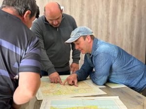 Bujer junto al gobernador Vidal en Perito Moreno anunció trabajos sobre el río Fénix y rutas provinciales