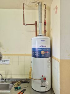 Continúan las tareas de mantenimiento en escuelas de Puerto San Julián