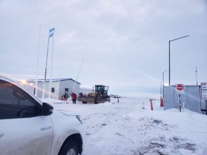 El Gobierno de Santa Cruz sumó tres motoniveladoras para ampliar la capacidad operativa del mantenimiento de las rutas
