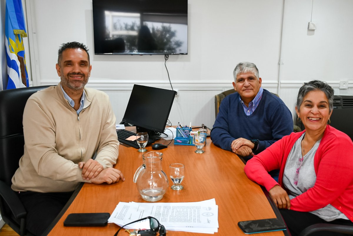 Georgion junto a los municipios y comisiones de fomento, prioriza las respuestas a vecinos