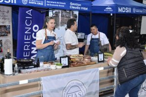 La carne de guanaco gana protagonismo en la Rural con propuestas gastronómicas locales