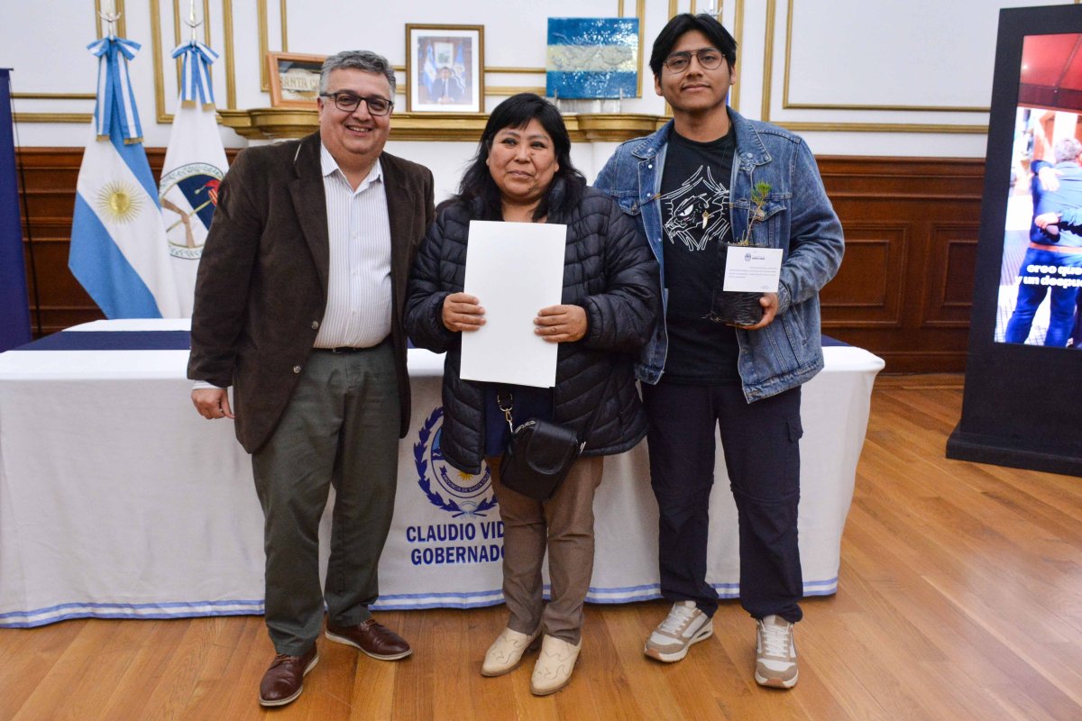 El Gobierno entregó 25 terrenos y anticipó la inauguración de la guardia pediátrica del Hospital de Río Gallegos