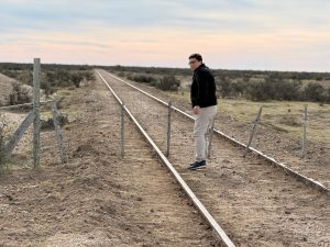 Vidal impulsa la vuelta del tren en Santa Cruz: recorrió las obras en Jaramillo y almorzó con trabajadores de YCRT