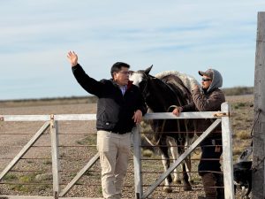 Vidal impulsa la vuelta del tren en Santa Cruz: recorrió las obras en Jaramillo y almorzó con trabajadores de YCRT