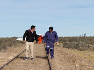 Vidal impulsa la vuelta del tren en Santa Cruz: recorrió las obras en Jaramillo y almorzó con trabajadores de YCRT