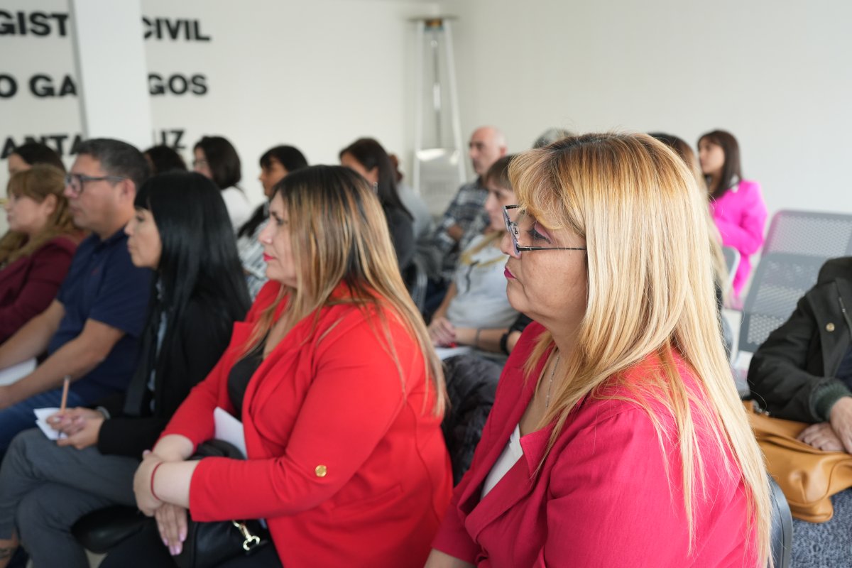 La Subsecretaría de Gobierno y Asuntos Registrales impulsa la capacitación en gestión de equipos de trabajo