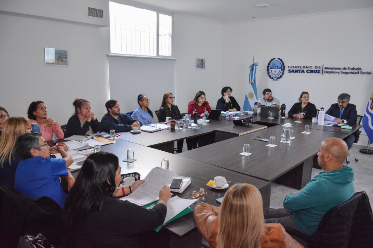El Gobierno y los gremios comenzarán a redactar el Convenio Colectivo para los trabajadores del IDUV