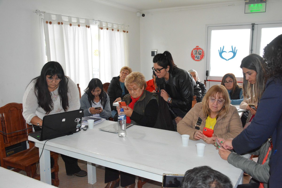 “Mayores Conectados” acercó herramientas digitales a los adultos mayores