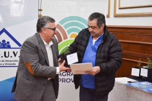 El Gobierno entregó títulos de propiedad a 23 familias de Río Gallegos