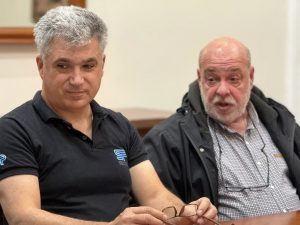 Claudio Vidal firmó convenios clave para obras en Puerto Deseado: polideportivo, aeropuerto y servicios básicos