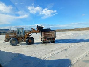 Vialidad concretó tareas sobre la Ruta 288 y continúa con el acopio de sal para el invierno