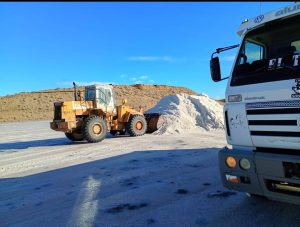 Vialidad concretó tareas sobre la Ruta 288 y continúa con el acopio de sal para el invierno