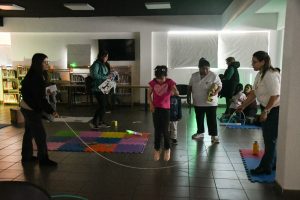 “Volvimos a jugar”: familias y comunidad se reunieron en la Biblioteca Lenzi para una jornada sensorial e inclusiva