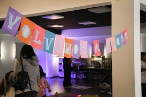 “Volvimos a jugar”: familias y comunidad se reunieron en la Biblioteca Lenzi para una jornada sensorial e inclusiva