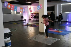 “Volvimos a jugar”: familias y comunidad se reunieron en la Biblioteca Lenzi para una jornada sensorial e inclusiva