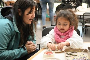 “Volvimos a jugar”: familias y comunidad se reunieron en la Biblioteca Lenzi para una jornada sensorial e inclusiva