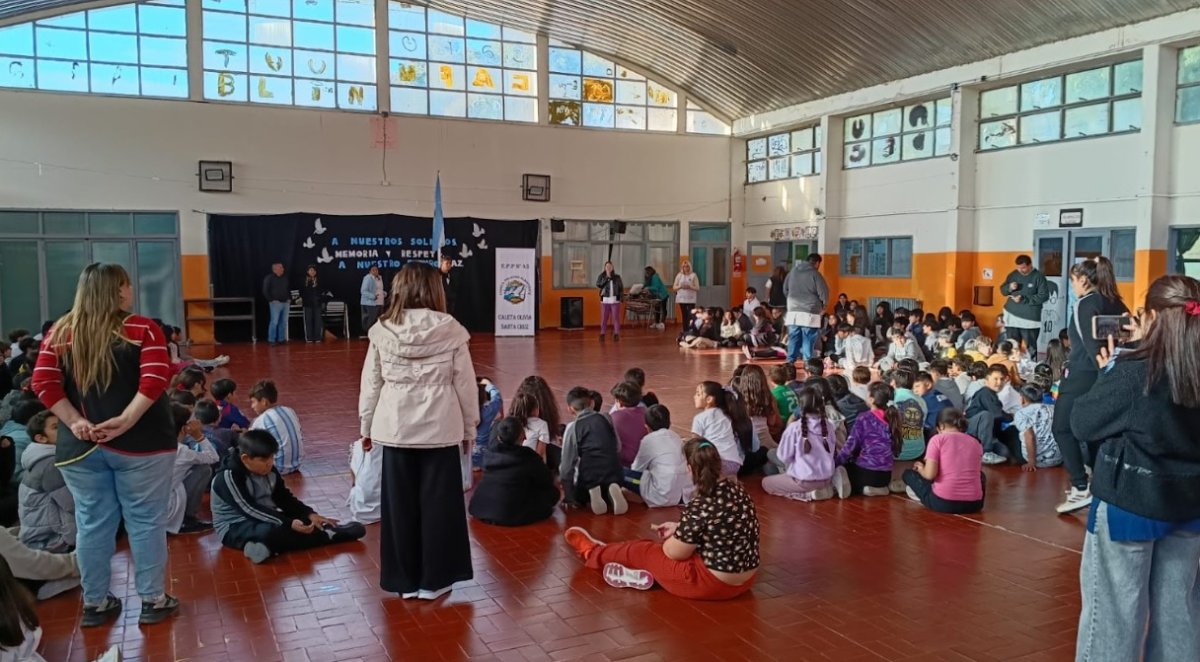Más amor, menos abandono: La Escuela N° 43 transformó el Día del Animal en una lección de vida
