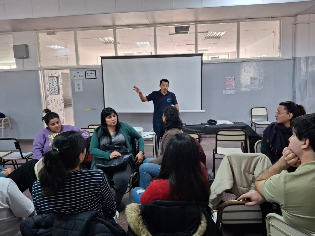 Se desarrolló la primera Jornada Institucional en la EIPE de Río Gallegos