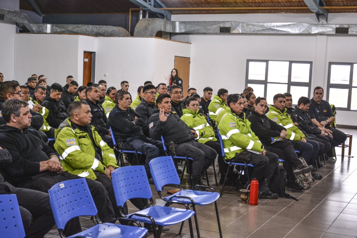 Empezó en Río Gallegos la capacitación a personal policial para fortalecer los controles de transporte en la provincia