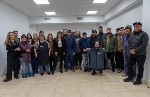 Educación realizó entrega de indumentaria al personal administrativo y operario