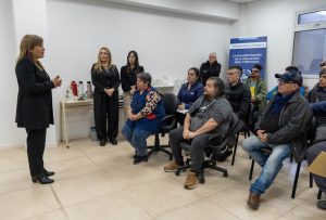 Educación realizó entrega de indumentaria al personal administrativo y operario