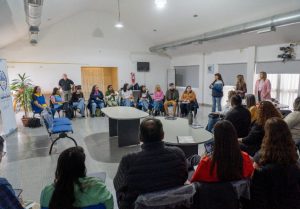 Realizaron trabajo territorial en Puerto San Julián sobre la Guía "Escuelas que acompañan en comunidad"