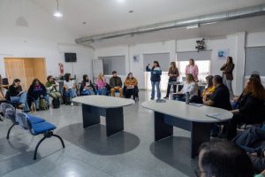 Realizaron trabajo territorial en Puerto San Julián sobre la Guía "Escuelas que acompañan en comunidad"