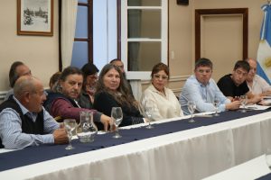 El Gobierno reunió a gremios, empresas y municipios para fortalecer la temporada de langostino y defender el trabajo portuario