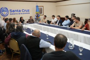 El Gobierno reunió a gremios, empresas y municipios para fortalecer la temporada de langostino y defender el trabajo portuario