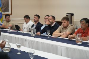 El Gobierno reunió a gremios, empresas y municipios para fortalecer la temporada de langostino y defender el trabajo portuario