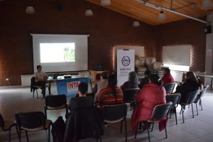 Se realizó una charla sobre cultivo de ajo violeta y compostaje en el marco de la Campaña "Compostando en Otoño"